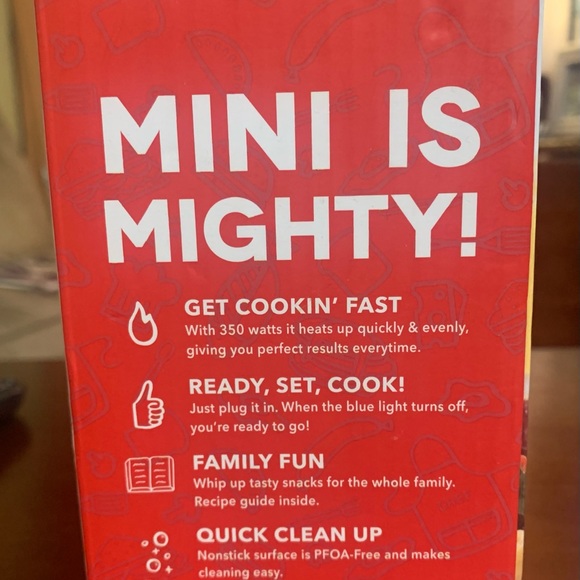 Mini Waffle Maker - Picture 3 of 3